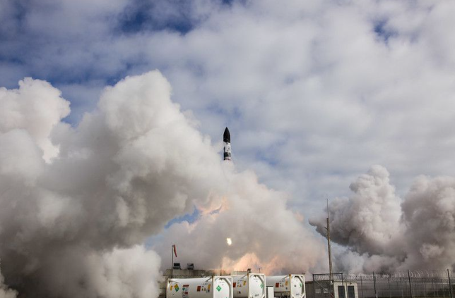 Rocket Lab USA, Inc. (RKLB) Stock Declines Despite Market Uplift: Key Insights 1